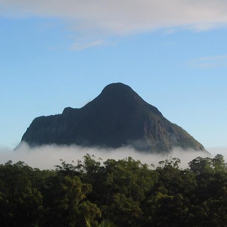 Glass On Glasshouse Glass House Mountains Exteriör bild