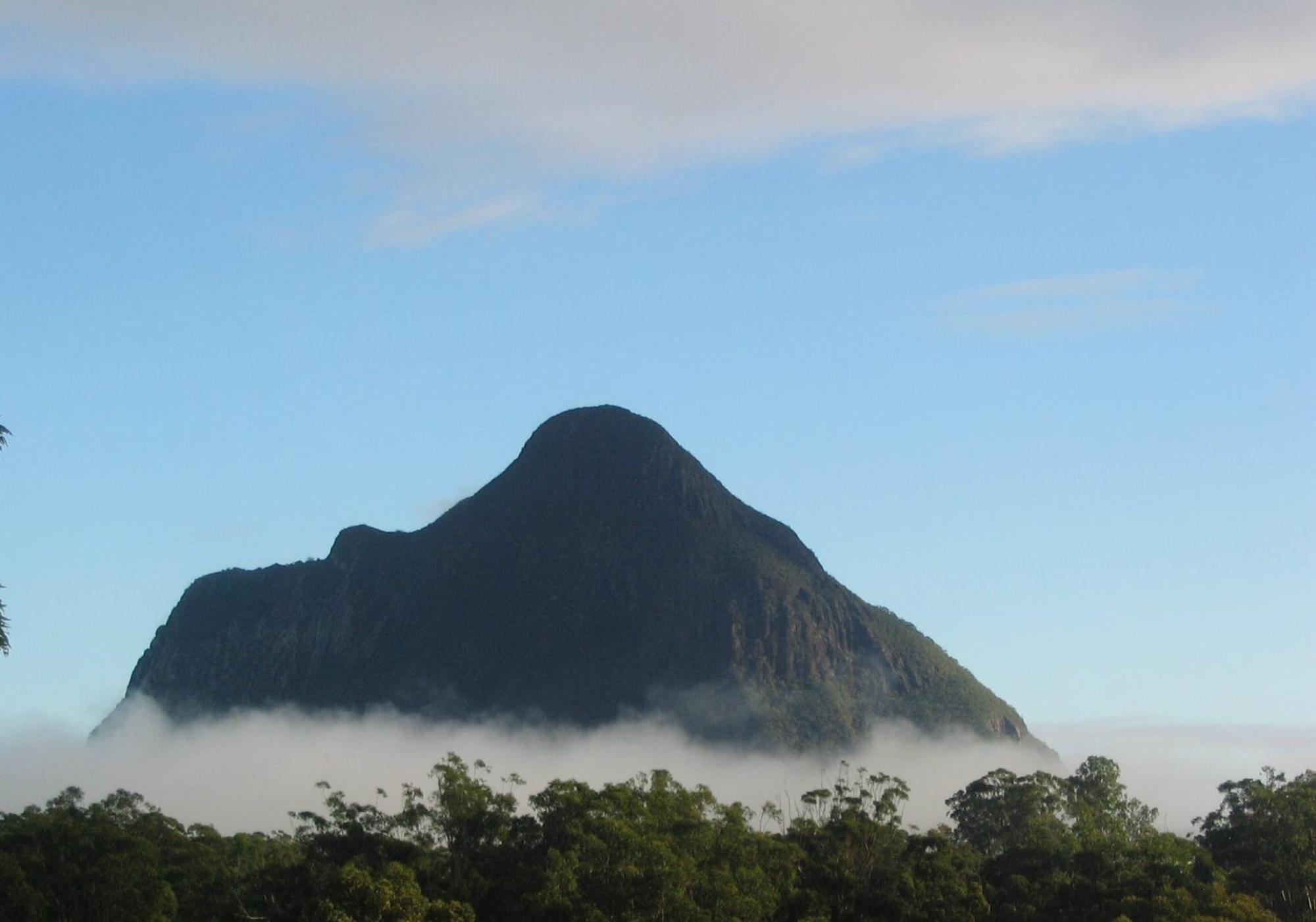 Glass On Glasshouse Glass House Mountains Exteriör bild