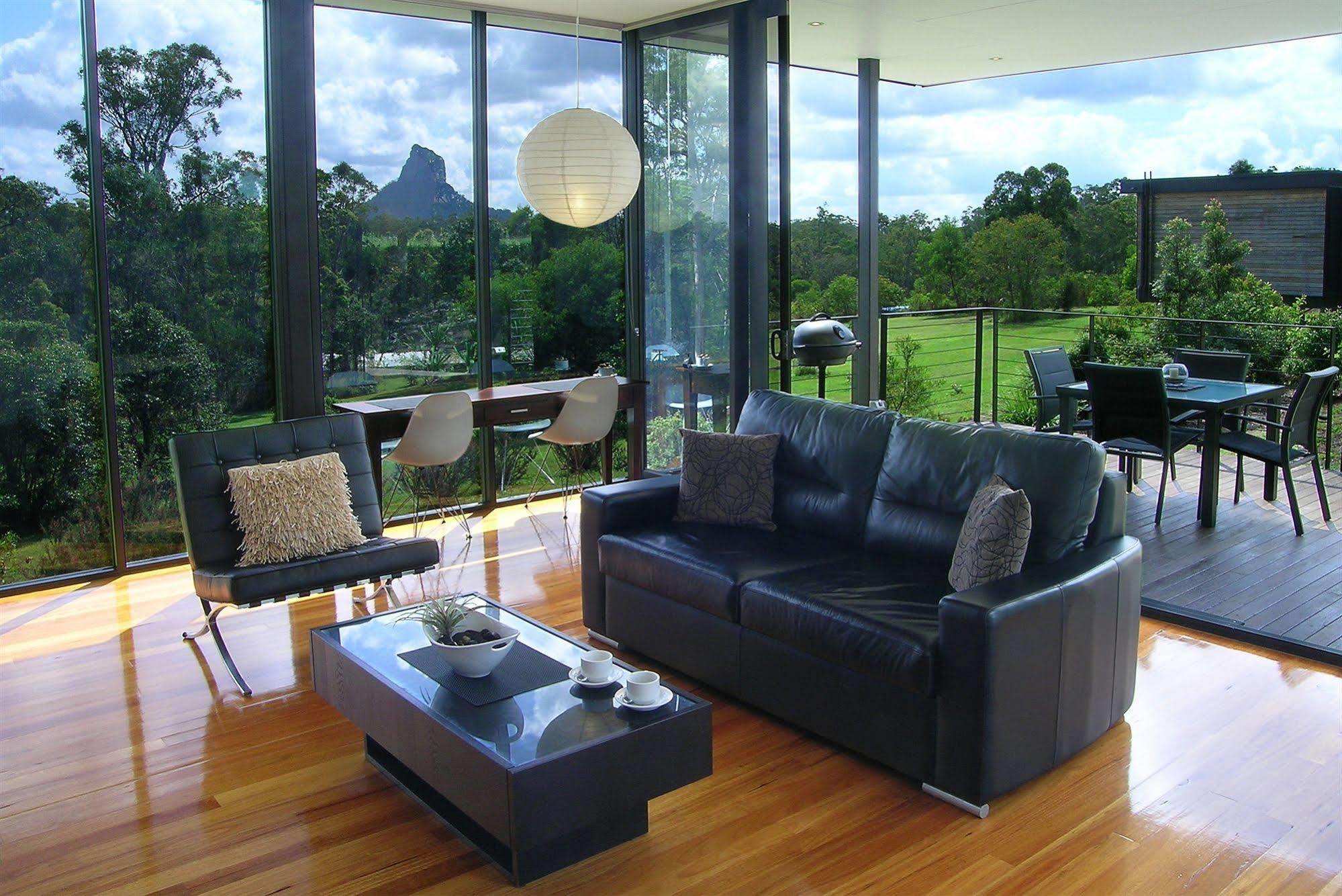 Glass On Glasshouse Glass House Mountains Exteriör bild
