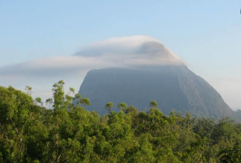 Glass On Glasshouse Glass House Mountains Exteriör bild