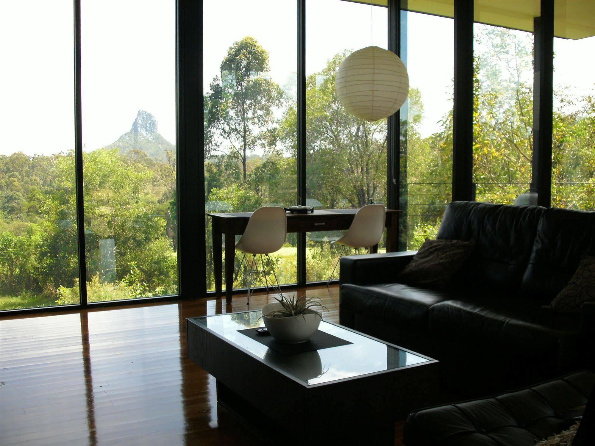 Glass On Glasshouse Glass House Mountains Exteriör bild